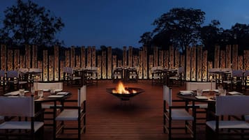 International cuisine, al fresco dining