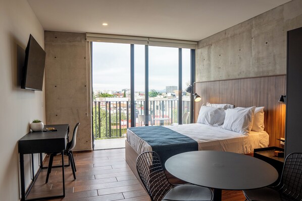 Desk, laptop workspace, blackout drapes, iron/ironing board - Lapso at Asís (Guadalajara)