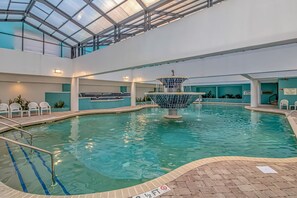 屋内プール、温水プール