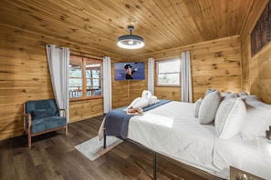 5 bedrooms, iron/ironing board, free WiFi, bed sheets - 5BR, Heated Pool/Spa + Mtn View, Games, Karaoke, Firepit, 15 Min to PF (Sevierville)