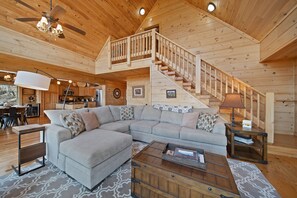 テレビ、暖炉、卓球台