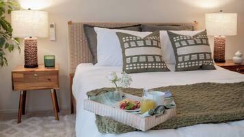 4 bedrooms, desk, iron/ironing board, travel cot