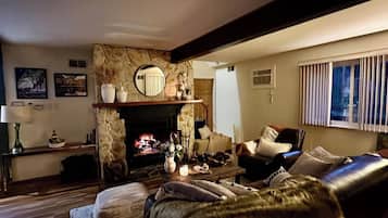 Smart TV, fireplace, DVD player, offices