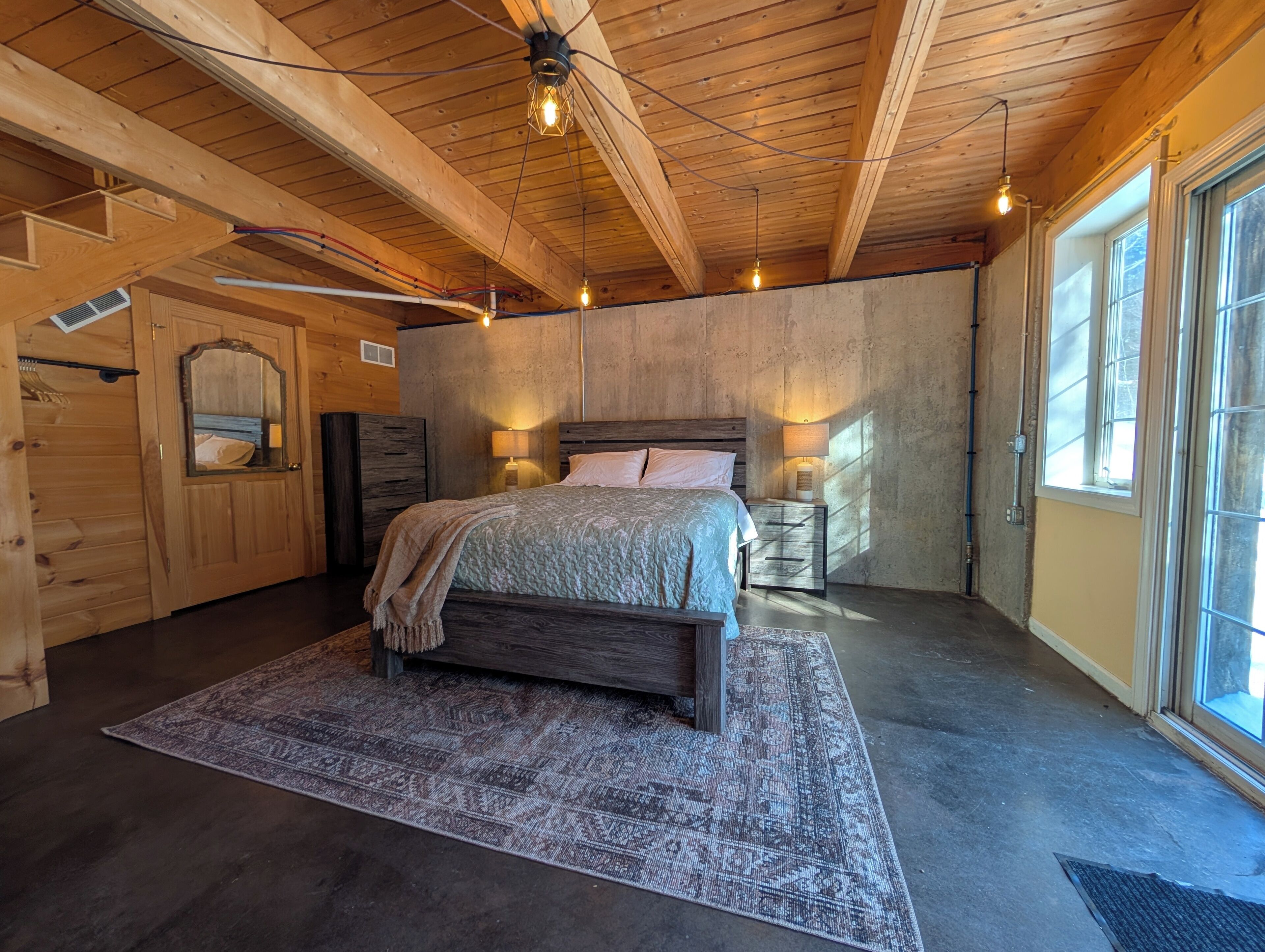 2 habitaciones, escritorio, tabla de planchar con plancha y wifi gratis 