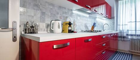 Fridge, microwave, oven, stovetop