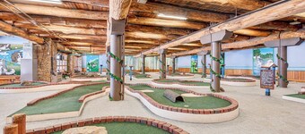 GROUND LEVEL MOUNTAIN CONDO, SHUTTLE TO SEVEN SPRINGS RESORT