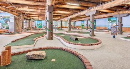 GROUND LEVEL MOUNTAIN CONDO, SHUTTLE TO SEVEN SPRINGS RESORT