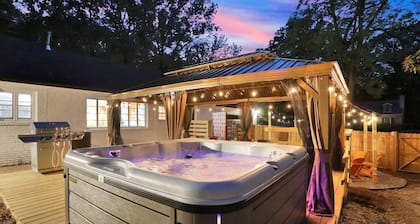 Groovy Getaway: Hot Tub, Firepit, Games & Chill Vibes