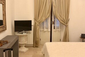 3 chambres, fer et planche à repasser, Wi-Fi, draps fournis