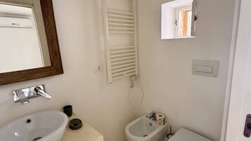 Dusj, bidé og håndklær