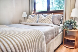 5 bedrooms, iron/ironing board, bed sheets - Huge Hidden Hinterland Estate (Canungra)