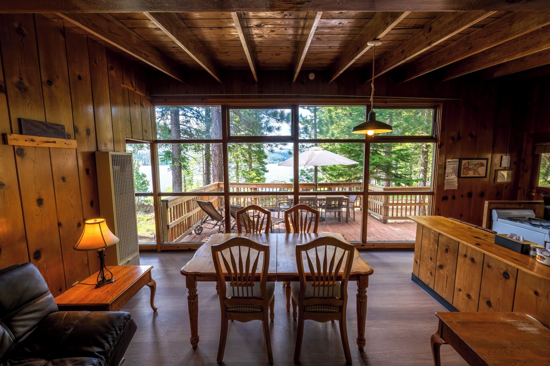 Deluxe Cabin (8 person) Pet Friendly | Living area
