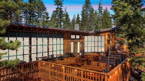 Outdoor dining - Kit Carson Lodge (Kit Carson)