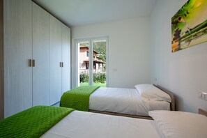 2 bedrooms, iron/ironing board, WiFi, bed sheets