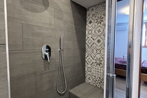 Shower, free toiletries, hair dryer, bidet
