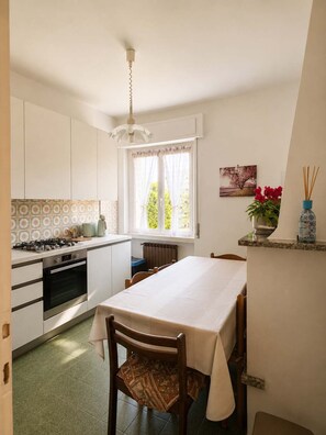 Refrigerador, horno, parrilla de estufa y lavavajillas 