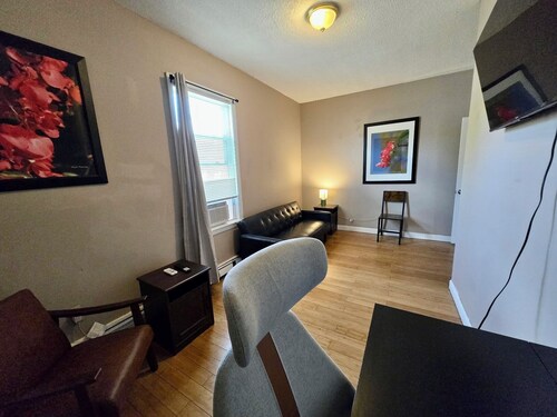Nice big apt near Whole Foods, Brown University