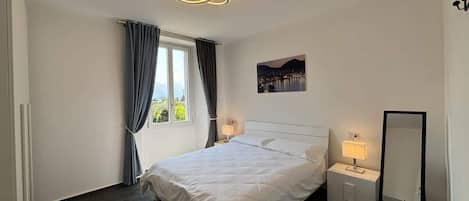 2 habitaciones, tabla de planchar con plancha, wifi y ropa de cama