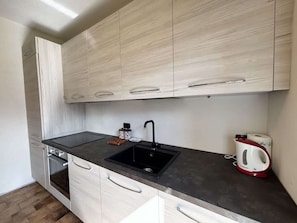 Fridge, microwave, oven, stovetop - Casa Oscar Sorico - Larihome A75 (Sorico)