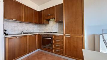 Kühlschrank, Ofen, Herdplatte, Geschirrspüler