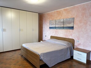 WiFi, bed sheets