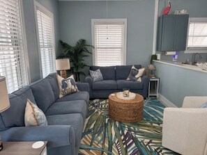 Smart TV, books, printers - Turtle's Nest, 3 BR+3BA, dog friendly, Conch Cottage in Midtown Key West (Key West)