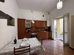 Fridge, microwave, oven, cookware/dishes/utensils
