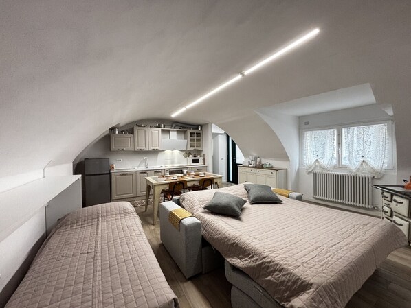 Iron/ironing board, WiFi, bed sheets