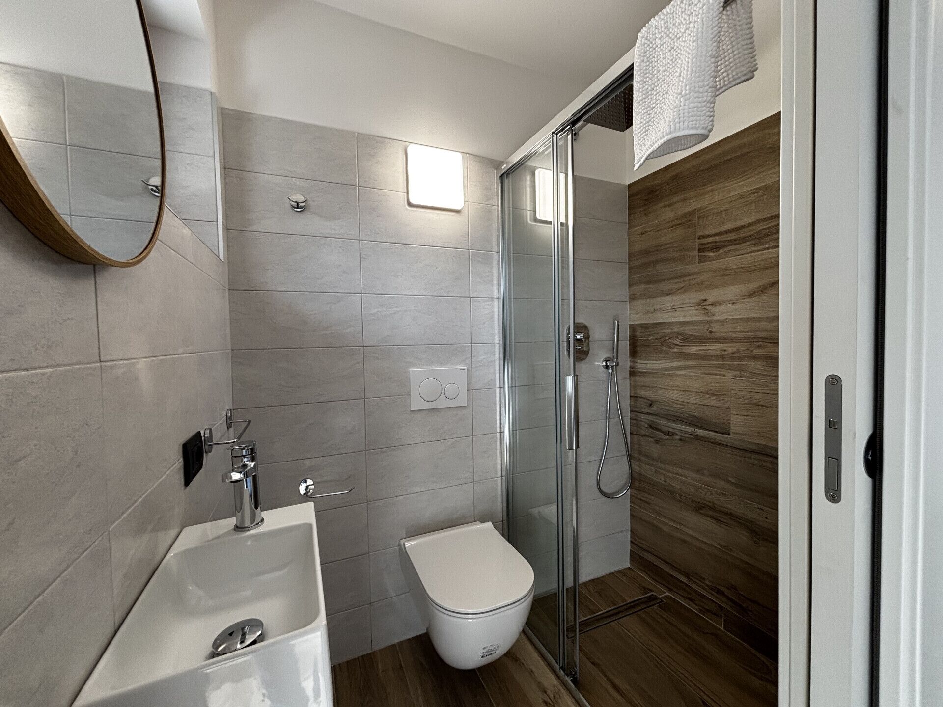 Doccia, asciugacapelli, bidet, asciugamani