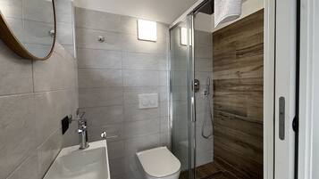 Doccia, asciugacapelli, bidet, asciugamani