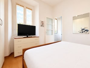 1 bedroom, travel crib, WiFi, bed sheets