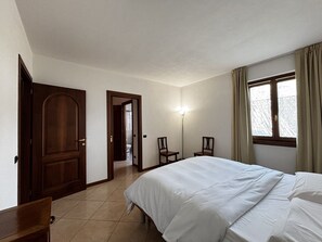WiFi, bed sheets, wheelchair access