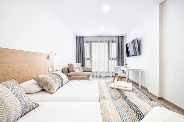 Iron/ironing board, travel cot, WiFi, bed sheets - La Marquesa Ten Suites Canteras (Palmas De Gran Canaria, Las)