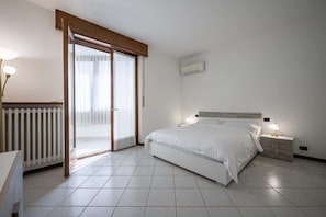 2 bedrooms, iron/ironing board, travel crib, WiFi - Two bedroom apartment with garage - Larihome A56 (Dongo)