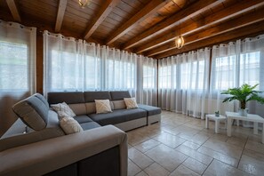 Living area - Two bedroom apartment with garage, Dongo - Larihome A56 (Dongo)