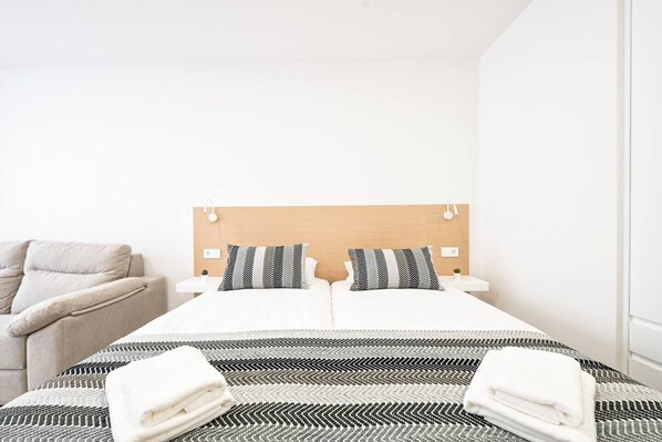 Iron/ironing board, travel cot, WiFi, bed sheets