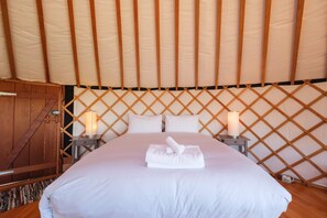 1 bedroom, WiFi, bed sheets - Awaawa Yurts - Tane - Our Island (Waiheke Island)