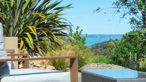 Awaawa Yurts - Rangi - Our Island