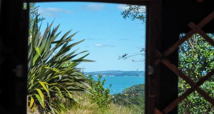Awaawa Yurts - Rangi - Our Island