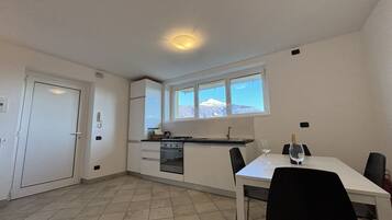 Kühlschrank, Ofen, Herdplatte, Geschirrspüler