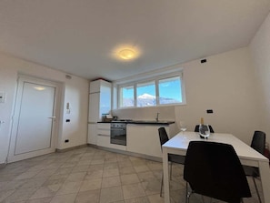 Kühlschrank, Ofen, Herdplatte, Geschirrspüler