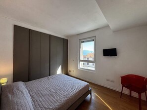 1 bedroom, travel crib, WiFi, bed sheets