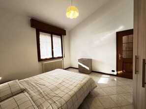 2 bedrooms, travel crib, WiFi, bed sheets