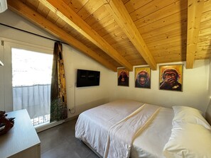 WiFi, bed sheets