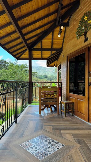 Chalet Exclusif, vue montagne | Coin séjour | Télévision