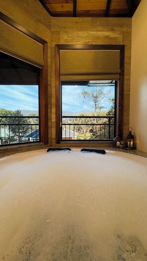 Romantisches Chalet, Bergblick | Eigener Whirlpool