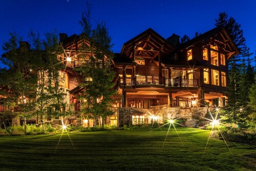 Custom luxury ski-in ski-out Lodge with hot tub, sauna, theater room and more!