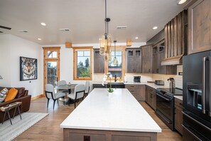 Fridge, microwave, oven, stovetop - New! Upscale Condo with rooftop patio, grill, mountain views (Whitefish)