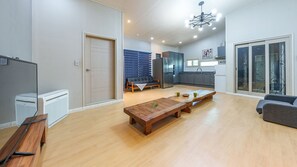 基础客房, 2 间卧室 (E Building – Entire Unit) | 1 多间卧室、免费 WiFi