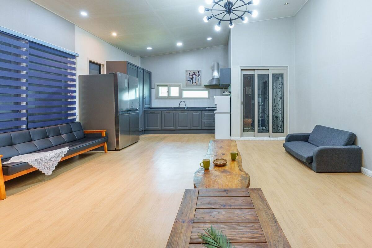 ห้องเบสิก, 2 ห้องนอน (E Building – Entire Unit) | 1 ห้องนอน, Wi-Fi ฟรี